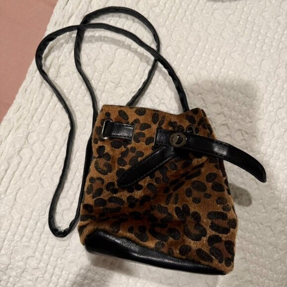 Leopard Animal Print Crossbody Drawstring Bucket Bag - Picture 5 of 6